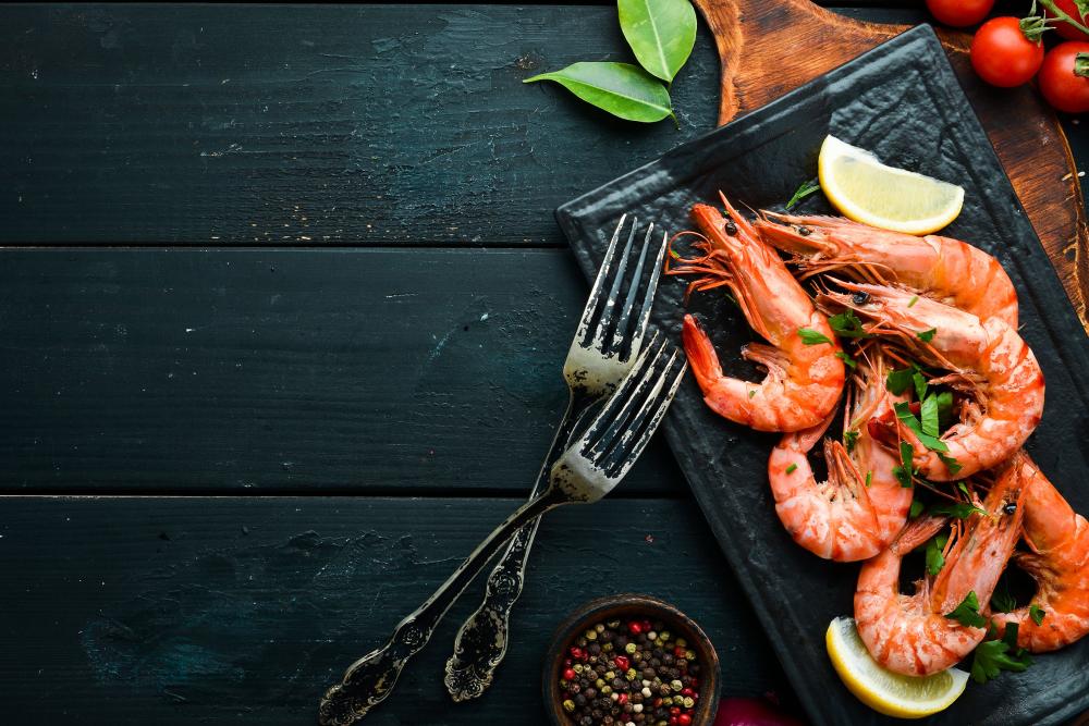 Crevettes impériales servies sur ardoise